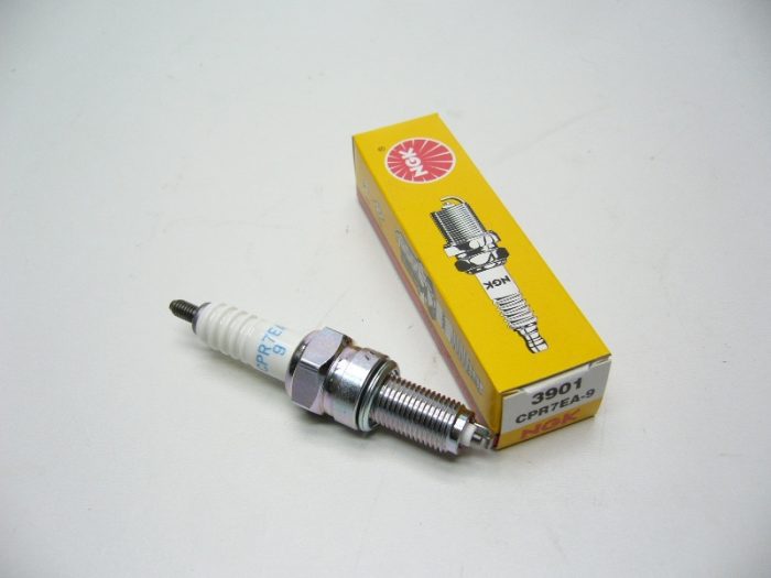 gyujtogyertya-ngk-cpr7ea-9-honda-pcx-125-10-yamaha-majesty-250-04-yamaha-maxam-250-07-honda-cbf-125-m-09-kawasaki-vn-900-06-yamaha-xvs-950-09-9383-681232